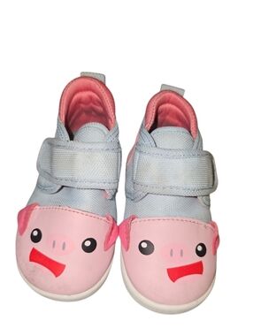 ikiki Cute Pig Squeaky Toddler Shoes in pink and blue.